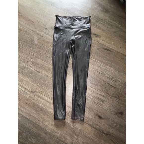Spanx Medium Faux Leather Leggings Black Excellent Condition - Picture 4 of 7